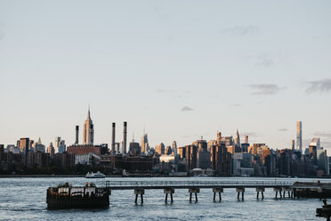 USA, New York, New York City, Brooklyn, Skyline - LHPF00311