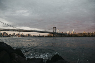 USA, New York, New York City, View to Brooklyn and Manhattan Bridge in the morning light - LHPF00326