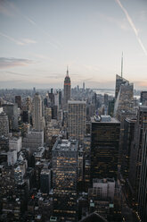 USA, New York, New York City im Morgenlicht - LHPF00337