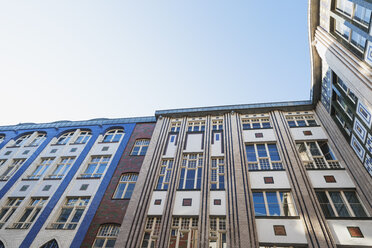 Deutschland, Berlin, Fassaden eines Innenhofs der Hackeschen Höfe - GWF05732
