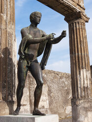 Italiy, Campania, Pompeii excavation site, Roman statue - WWF04603