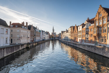 Belgien, Brügge, Häuserzeile am Kanal - RPSF00256