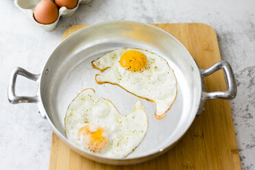 Two fried eggs with pepper in pan - GIOF05288