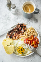 Frühstück mit Tomaten und weißen Bohnen, - GIOF05299