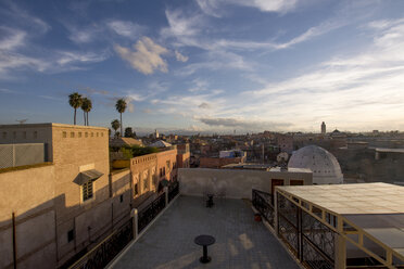 Morocco, Marrakesh, Old town in the evening - LMJF00081