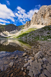 Italy, Umbria, Sibillini mountains, Lago di Pilato in summer - LOMF00786