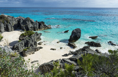 Bermuda, Felsige Klippen und Strand, türkisfarbenes Wasser - RUNF00648