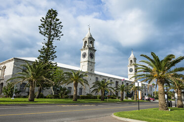 Bermuda, Clock tower and shopping mall in the royal naval dockyard, old storehouse - RUNF00672