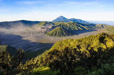 Indonesia, Java, Bromo Tengger Semeru National Park, Mount Bromo volcanic crater at sunrise - RUNF00690