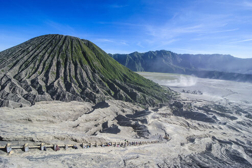 Indonesien, Java, Bromo-Tengger-Semeru-Nationalpark, Krater des Mount Bromo - RUNF00691