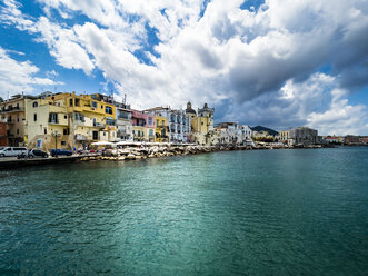 Italien, Kampanien, Neapel, Golf von Neapel, Insel Ischia, Ischia, Altstadt - AMF06594