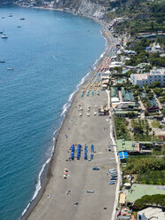 Italien, Kampanien, Neapel, Golf von Neapel, Insel Ischia, Strand Maronti - AMF06603