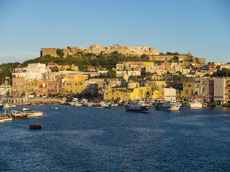 Italy, Campania, Naples, Gulf of Naples, Procida Island, town in the morning light - AMF06607