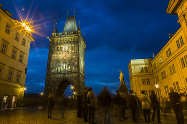 Czechia, Prague, Old Town Bridge Tower at blue hour, tourists in the foreground - JUNF01661