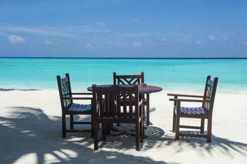 Maledives, Ari Atoll, Nalaguraidhoo, Sun Island Resort, chairs and table of - RUNF00716