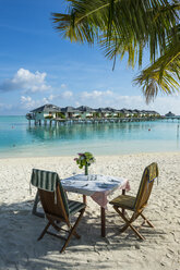 Maledives, Ari Atoll, Nalaguraidhoo, Sun Island Resort, laid table on the beach - RUNF00723