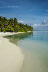 Maledives, Ari Atoll, Nalaguraidhoo, Sun Island, vegetation and beach - RUNF00725