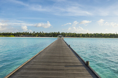 Malediven, Ari Atoll, Nalaguraidhoo, Sonneninsel, leerer Steg - RUNF00727