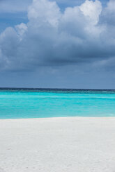 Maledives, Ari Atoll, Nalaguraidhoo, Sun Island, view to horizon - RUNF00728