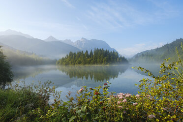 Germany, Bavaria, Werdenfelser Land, Isar dam Kruen, morning fog - SIEF08262