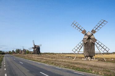 Sweden, Oeland, windmills at road - RUNF00744