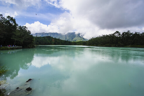 Indonesien, Java, Dieng-Hochebene, Kraterseen Telaga Warna und Telaga Pengilon - RUNF00766