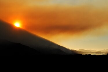 Vulkan Lanin bei Sonnenuntergang, Patagonien, Argentinien - AURF08087
