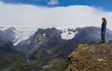 Wanderer mit Blick auf das Thorsmork-Tal, Sudurland, Island - AURF08136