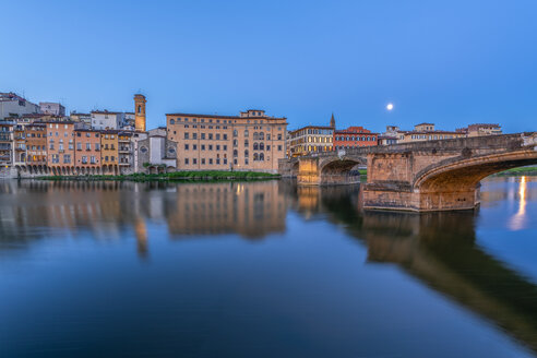 Italy, Tuscany, Florence, Ponte Vecchio at blue hour - RPSF00268