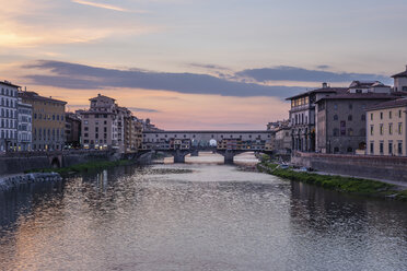 Italy, Tuscany, Florence, Ponte Vecchio - RPSF00274