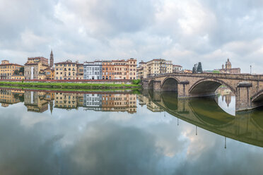 Italy, Tuscany, Florence, Ponte Vecchio - RPSF00275