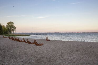 Deutschland, Rügen, Dranske, Strand am Abend - MAMF00270