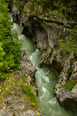 Slowenien, Lepena-Felsenschlucht, Fluss Soca, lizenzfreies Stockfoto