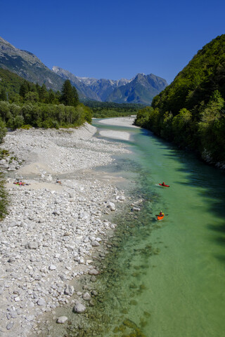 Slowenien, Soca-Tal, bei Bovec, Fluss Soca, Kanus, lizenzfreies Stockfoto