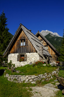 Slowenien, Soca-Tal, in der Nähe von Trenta, Almhütte im Triglav-Nationalpark - LBF02326