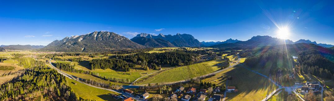 Deutschland, Bayern, Werdenfelser Land, Region Garmisch-Partenkirchen, Krün, Luftaufnahme des Barmsees und des Grubsees - AMF06627