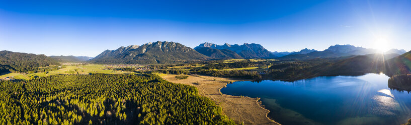 Germany, Bavaria, Werdenfelser Land, Region Garmisch-Partenkirchen, Kruen, Aerial view of Lake Barmsee and Grubsee - AMF06633