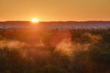 Deutschland, Oberbayern, Isar-Auen bei Sonnenaufgang - SIEF08273