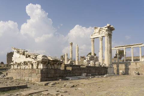 Türkei, Bergama, Akropolis, Tempel, Trajaneum, lizenzfreies Stockfoto