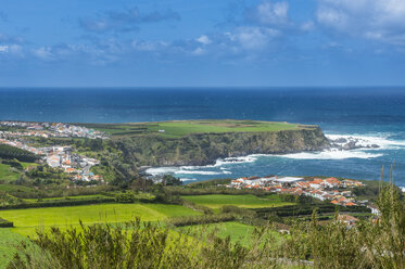 Portugal, Azoren, Sao Miguel, Nordküste, Küstenstadt - RUNF00812