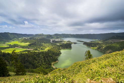 Portugal, Azoren, Sao Miguel, Lagoa das Sete Cidades - RUNF00814