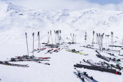 France, French Alps, Les Menuires, Trois Vallees, Ski equipment - SKAF00120