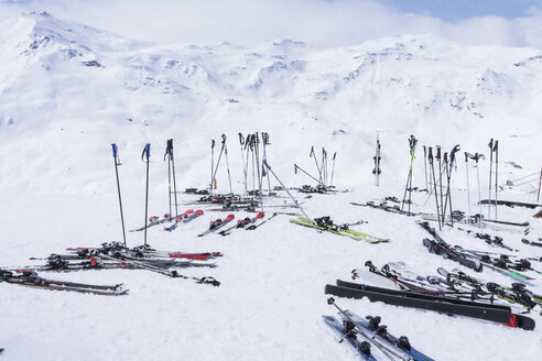 Frankreich, Französische Alpen, Les Menuires, Trois Vallees, Skiausrüstung - SKAF00120