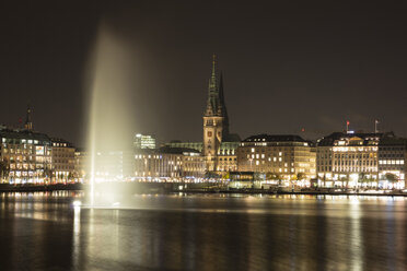 Deutschland, Hamburg, Blick auf Jungfernstieg und Hamburger Rathaus mit Binnenalster im Vordergrund - WIF03725