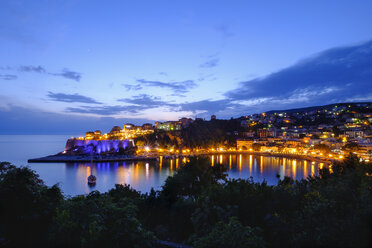 Montenegro, Ulcinj, Adriaküste, Altstadt in der Abenddämmerung - SIEF08287