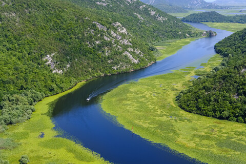 Montenegro, Fluss Crnojevic vom Aussichtspunkt Pavlova Strana aus gesehen, lizenzfreies Stockfoto