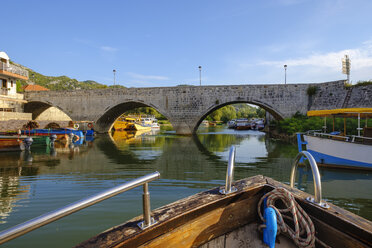 Montenegro, Virpazar, Skadar-See, Boot und Brücke - SIEF08306