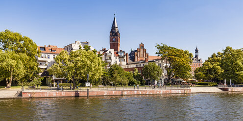 Deutschland, Berlin, Treptow-Köpenick, Spree, Köpenick, Altstadt, Rathaus, Uferpromenade - WDF05021