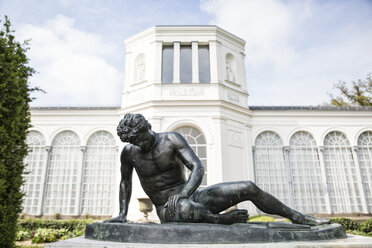 Germany, Ruegen, Putbus, statue Dying Gaul in frontof the Orangery - MAMF00300