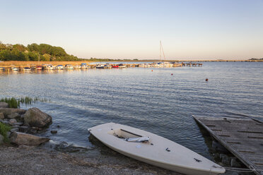 Deutschland, Rügen, Hafen von Altefaehr - MAMF00313